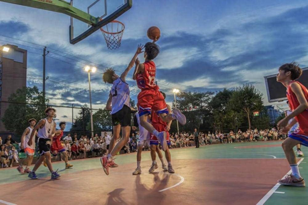 开云娱乐-篮球赛鼓舞人心，勇往直前比拼各展身手！(篮球比赛鼓声)  第2张
