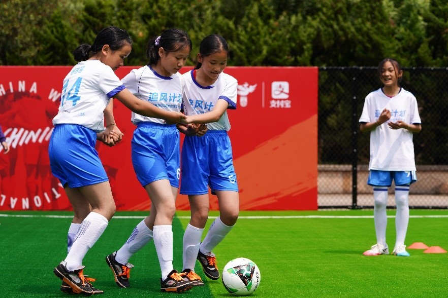 开云官网-云南女足球员团结一心，共同追求胜利荣誉  第1张